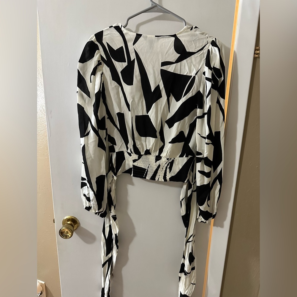 3/$25. NWT Express crop tie back top - Picture 2 of 4